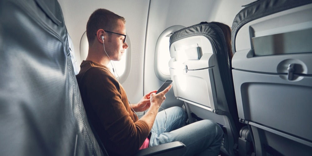 Which Airlines Provide Student Discount Flights for the Holidays?